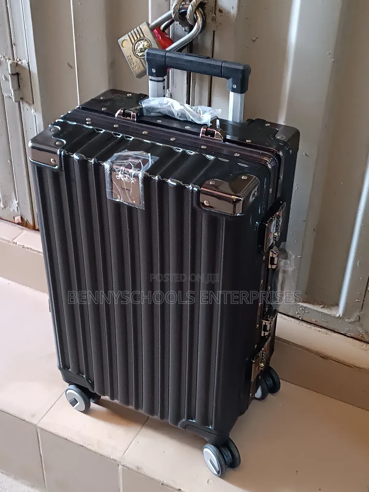 Small Hand Luggage Size Aluminium Travelling Luggage Box