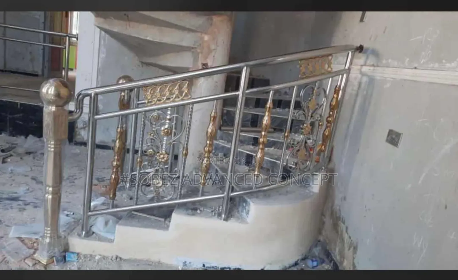Silver Ans Gold Coloured Stainless Steel Hand Rail