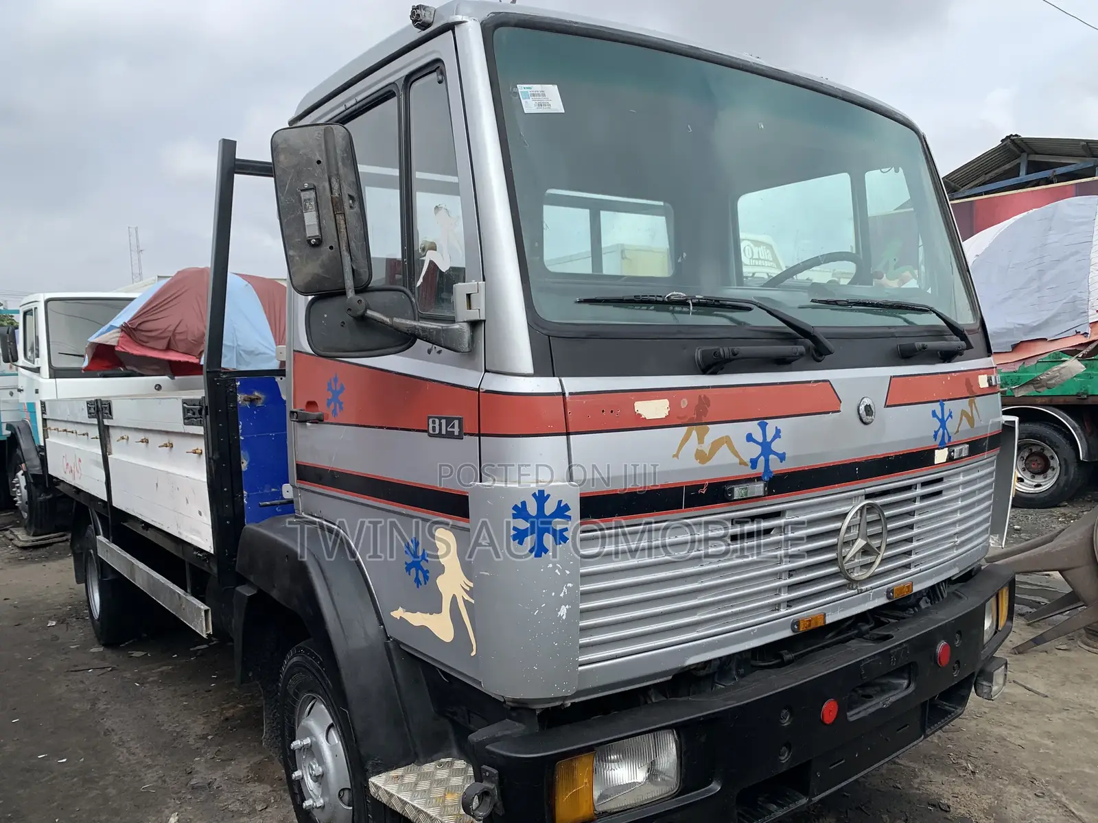 Mercedes Benz 814 Bucket