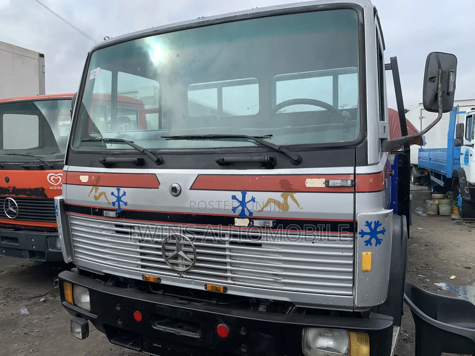 Mercedes Benz 814 Bucket