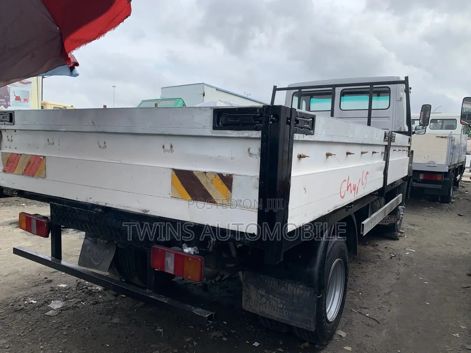 Mercedes Benz 814 Bucket
