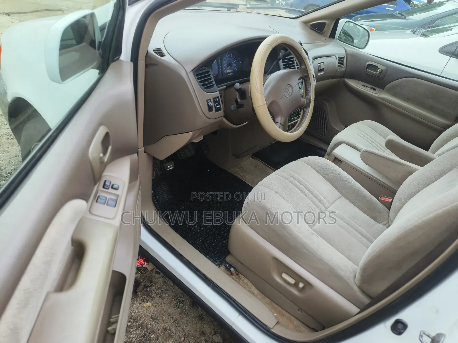 Toyota Sienna LE 2002 White