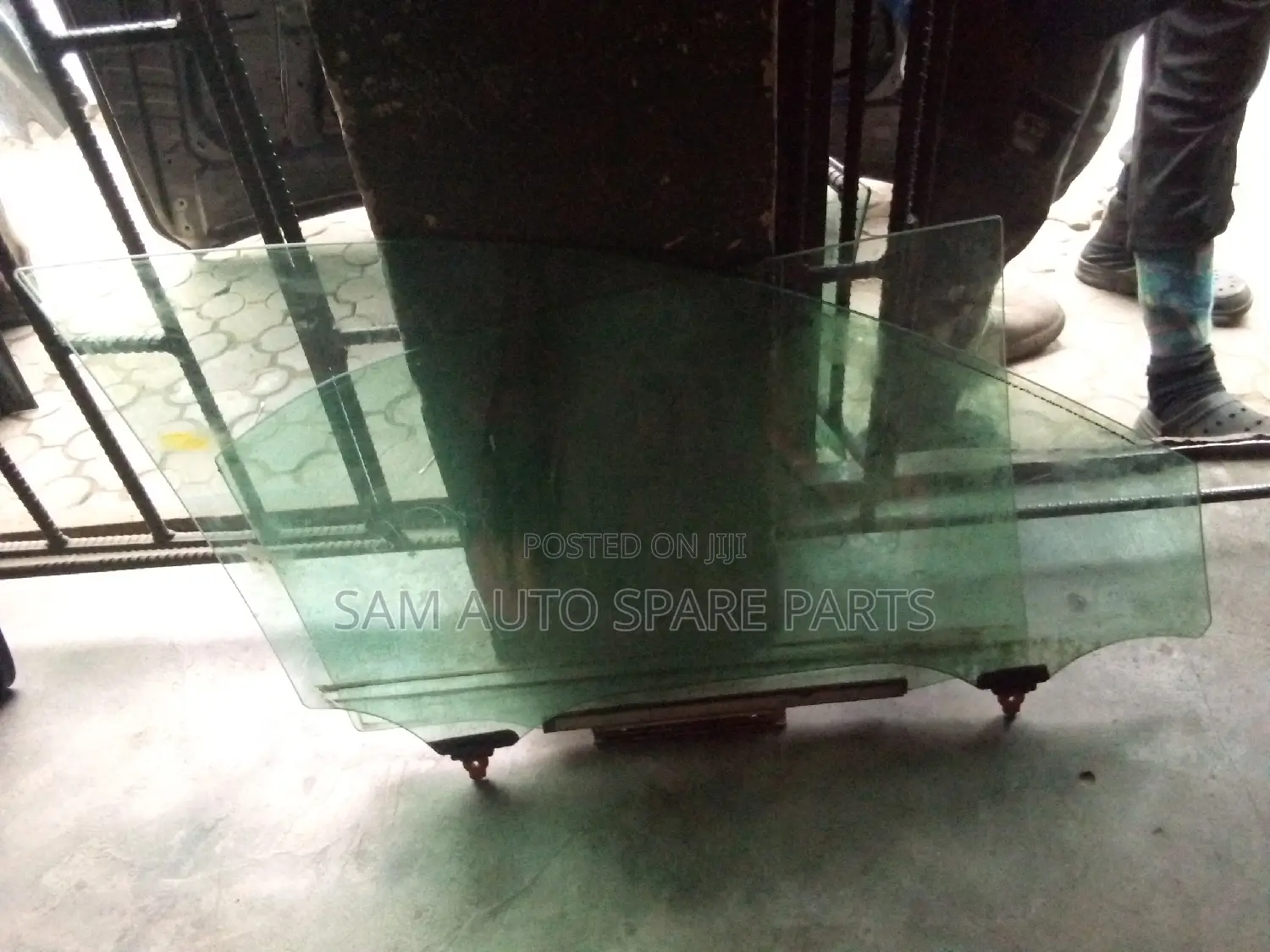 Toyota Camry 08 Door Glass Front Left