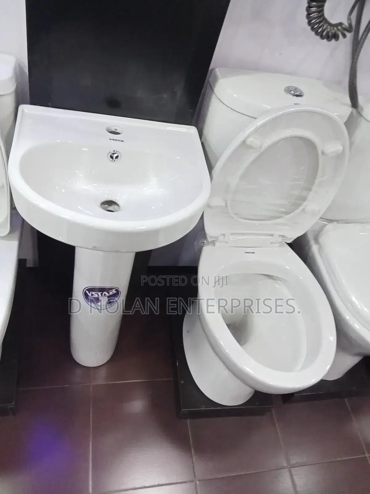 VISTA Water Closet Round Shape
