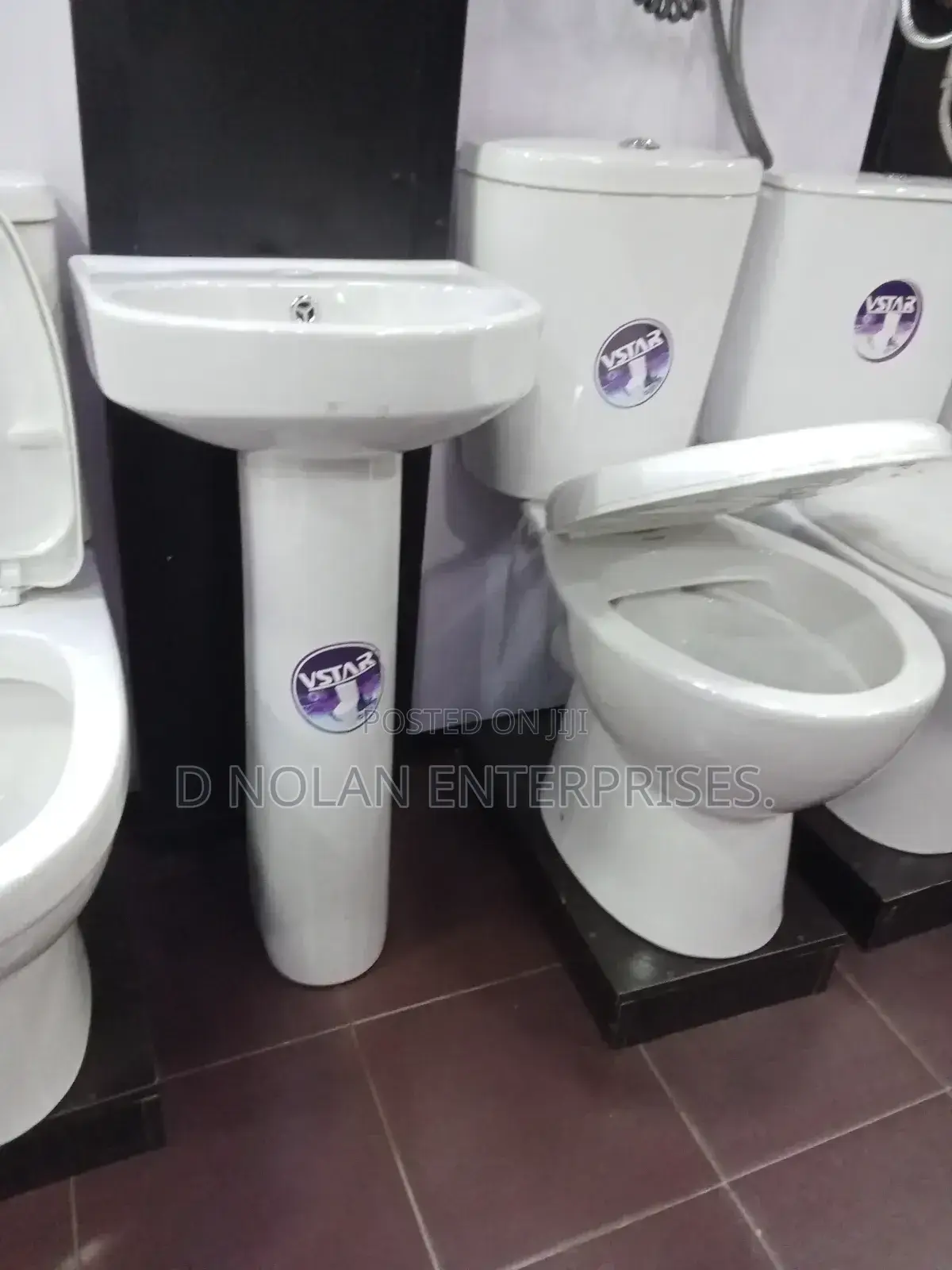 VISTA Water Closet Round Shape