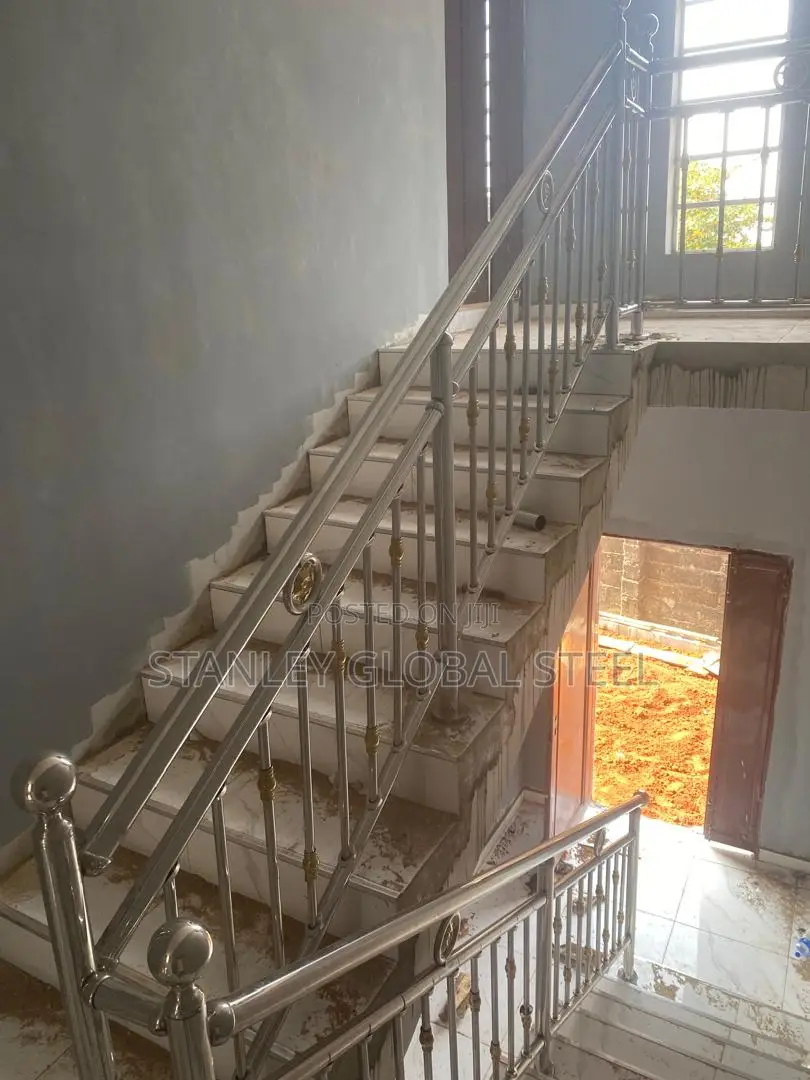 Stainless Rails Staircase Design R