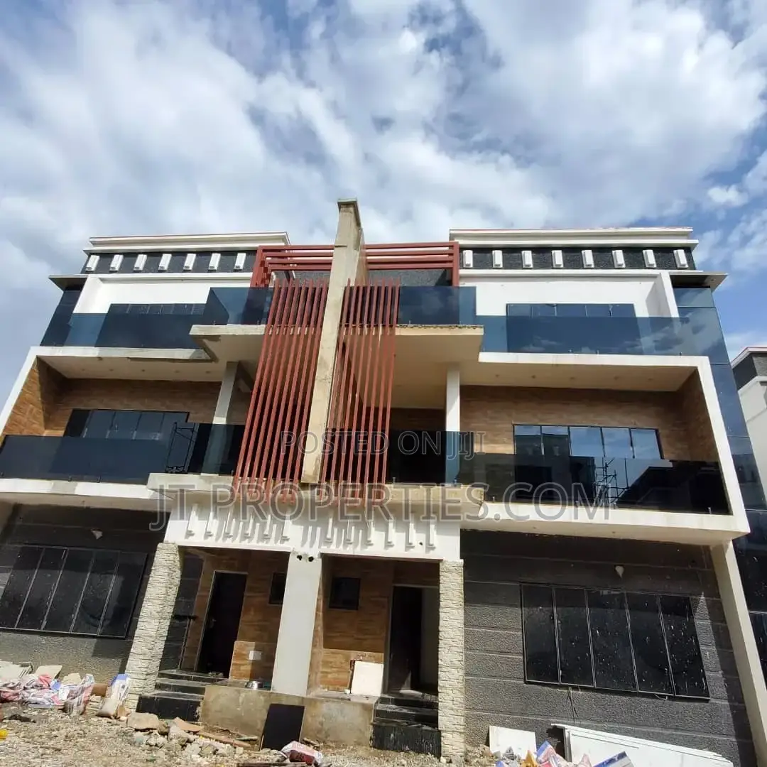 5bdrm Duplex in Idu for sale