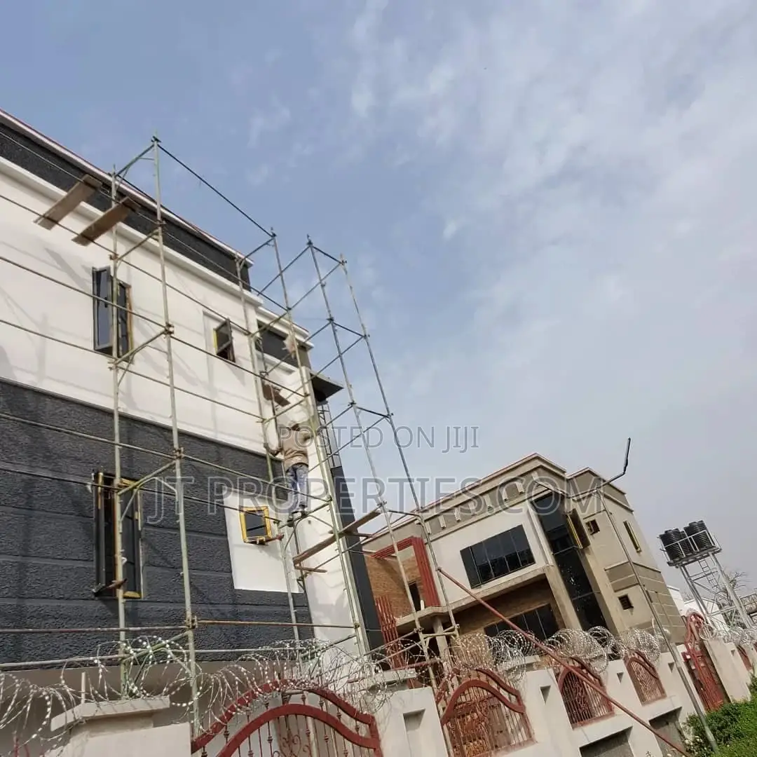 5bdrm Duplex in Idu for sale