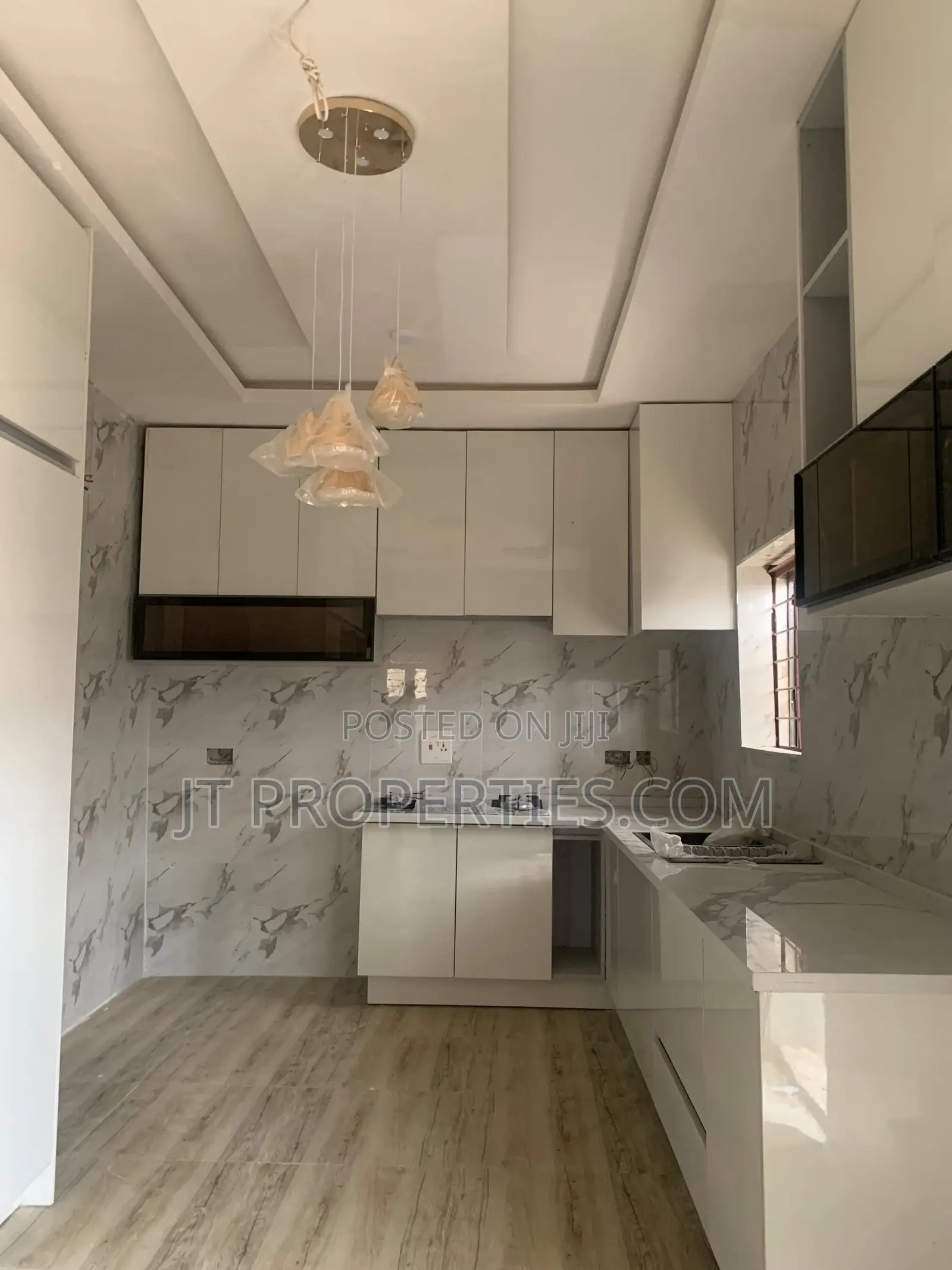 5bdrm Duplex in Idu for sale