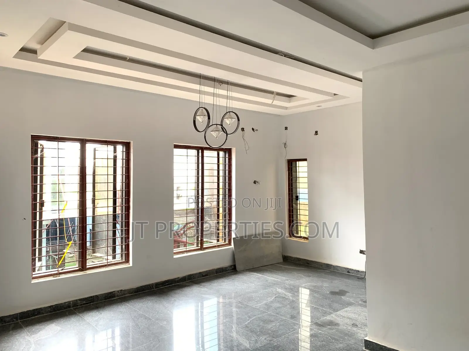 5bdrm Duplex in Idu for sale