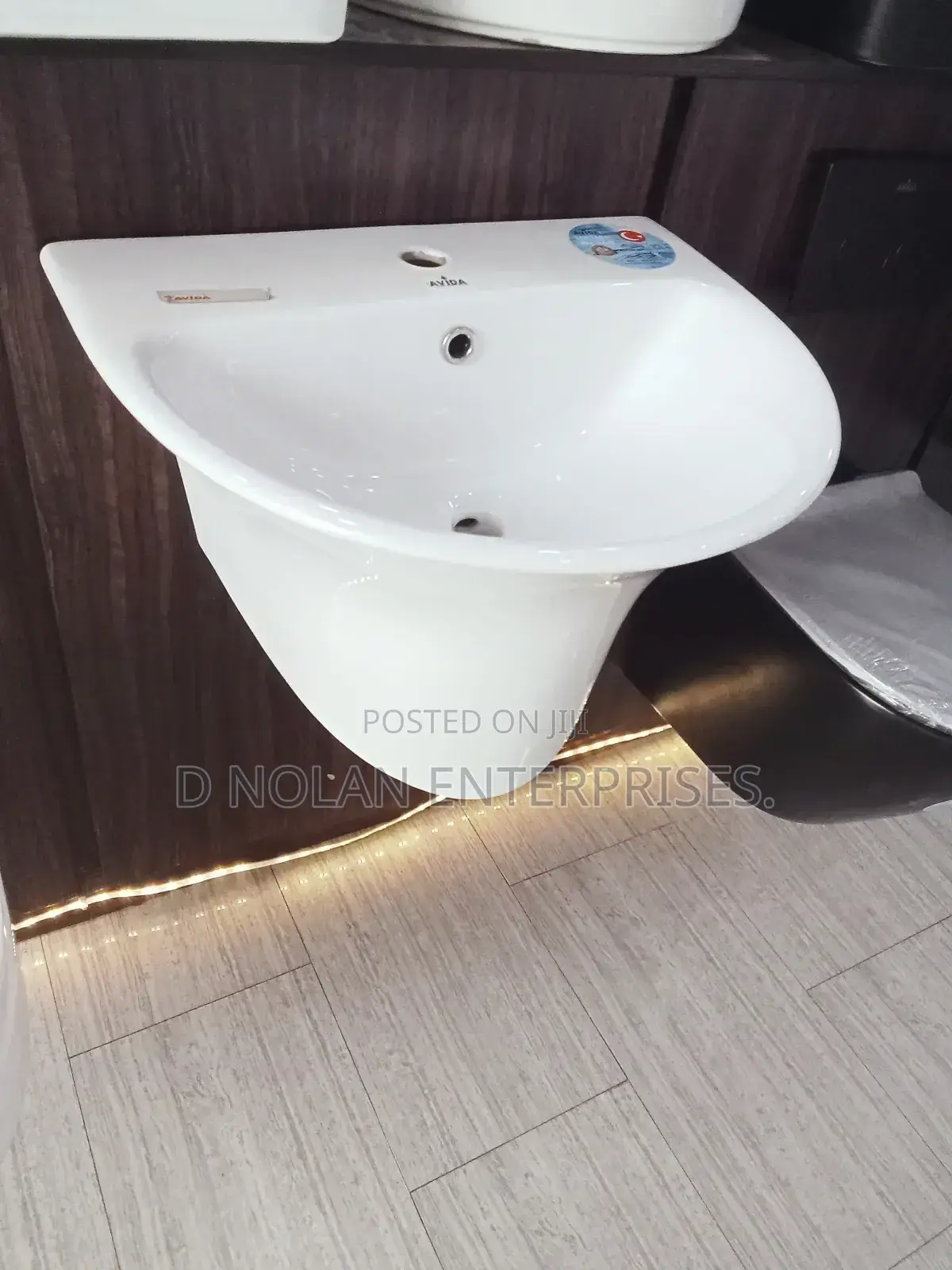 White Condit Round Shape Water Closet