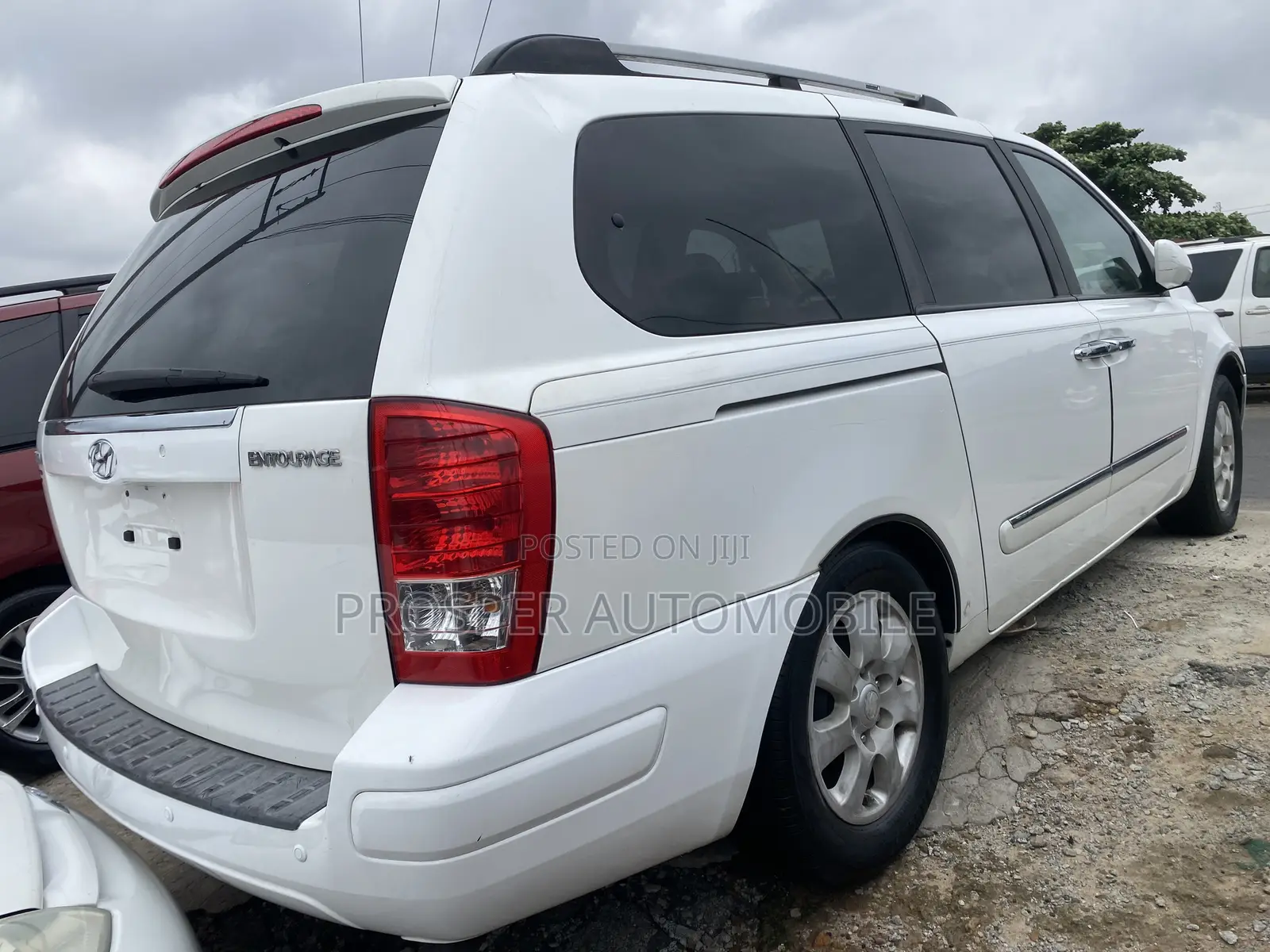 Hyundai Entourage Limited 2008 White