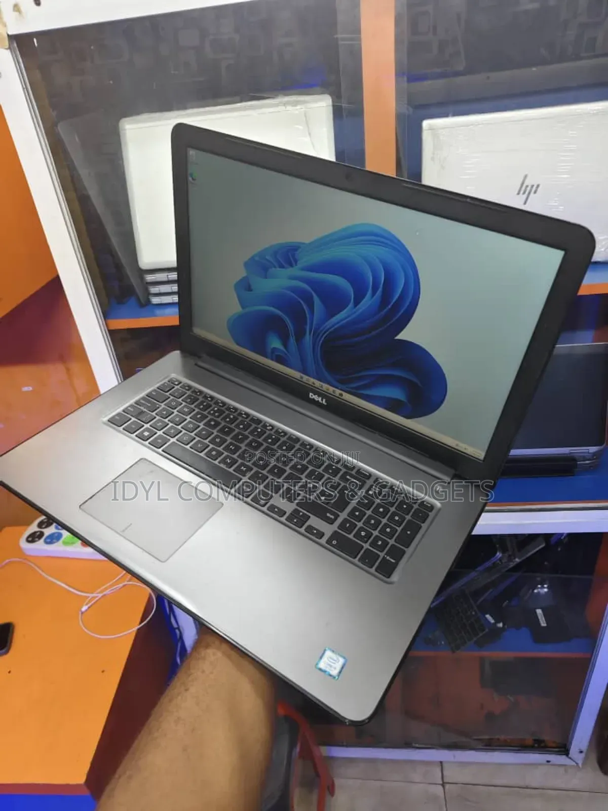 Laptop Dell Inspiron 17 7786 8GB Intel Core I5 HDD 500GB