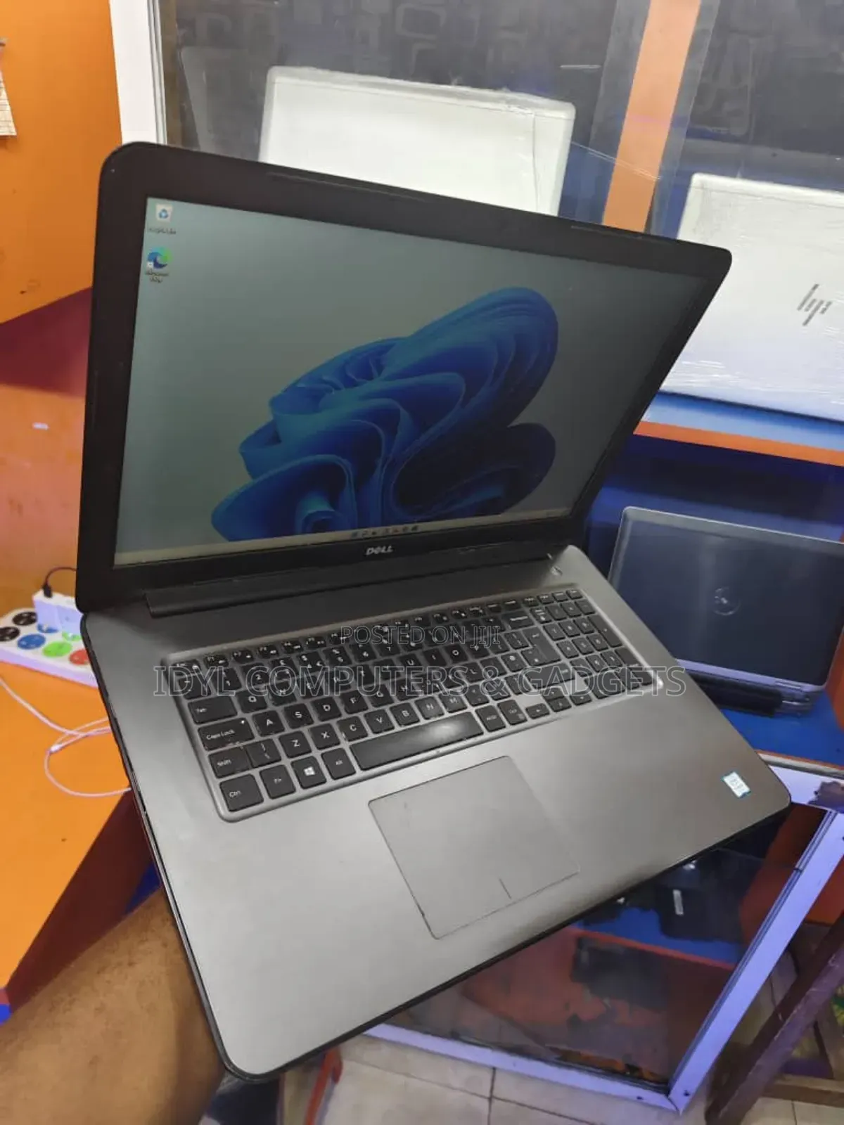 Laptop Dell Inspiron 17 7786 8GB Intel Core I5 HDD 500GB