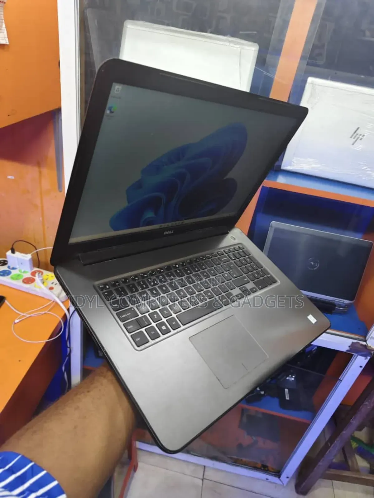 Laptop Dell Inspiron 17 7786 8GB Intel Core I5 HDD 500GB