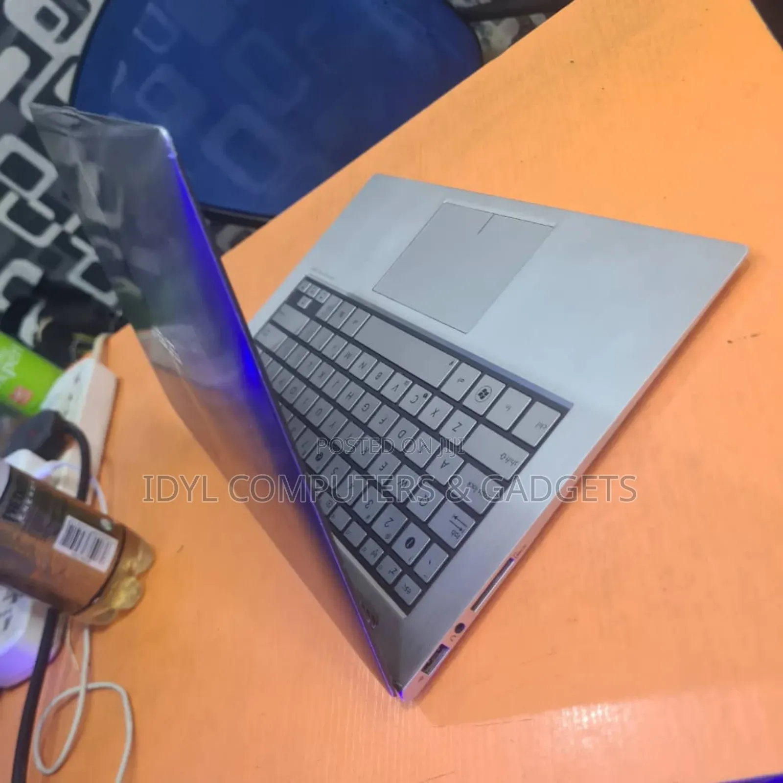 Laptop Asus Zenbook 14 UX434 4GB Intel Core I5 SSD 128GB