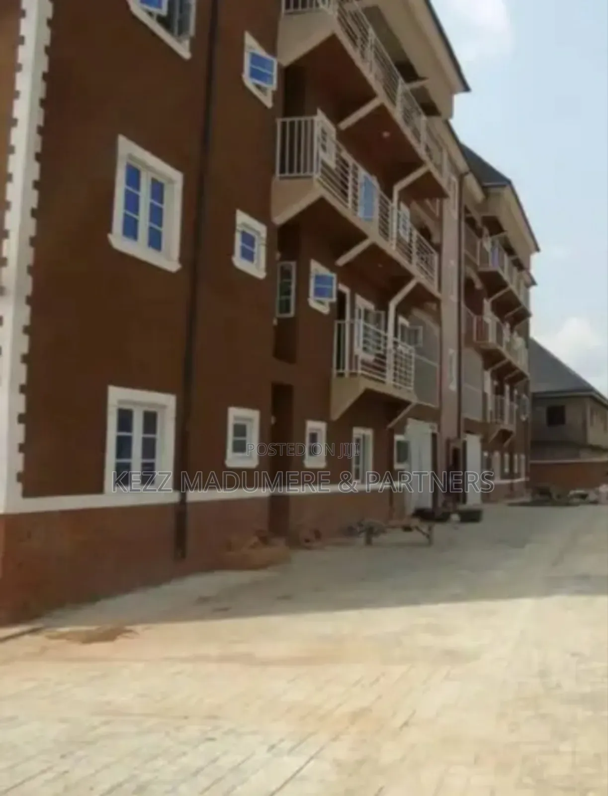 16bdrm Block of Flats in Owerri , Imo State for sale