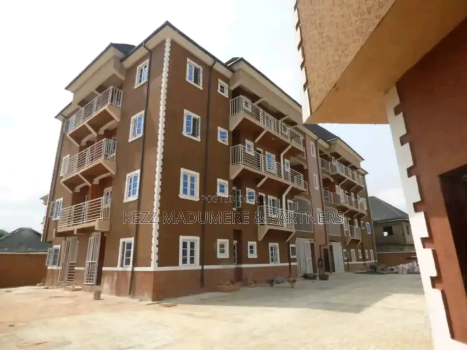 16bdrm Block of Flats in Owerri , Imo State for sale
