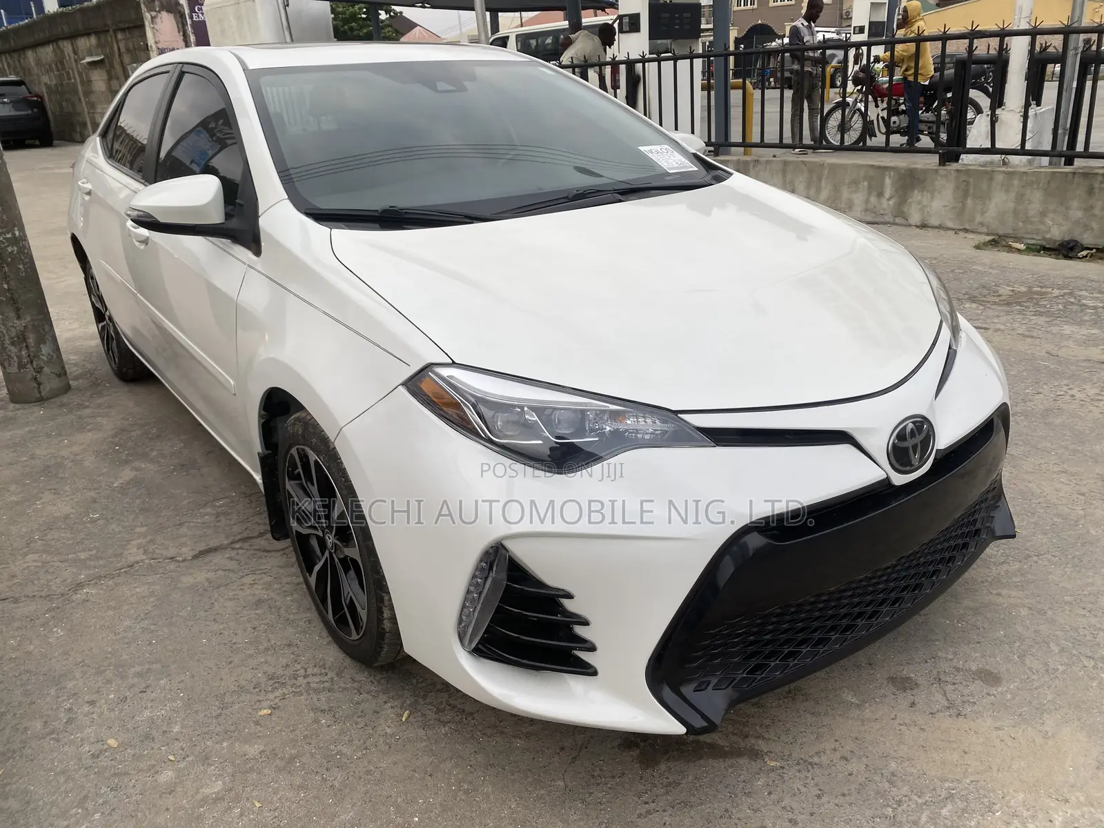 Toyota Corolla XSE (1.8L 4cyl 2A) 2018 White