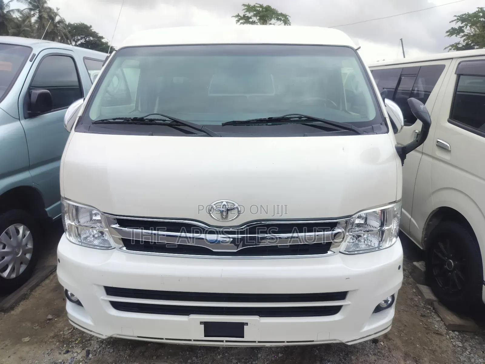 Toyota HiAce 2016 White