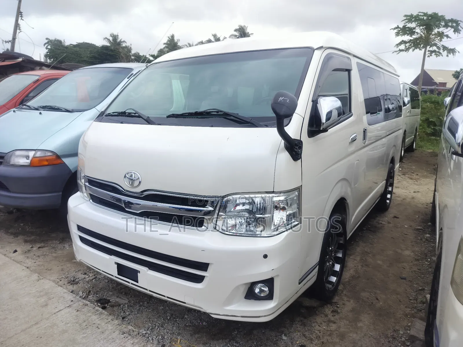 Toyota HiAce 2016 White