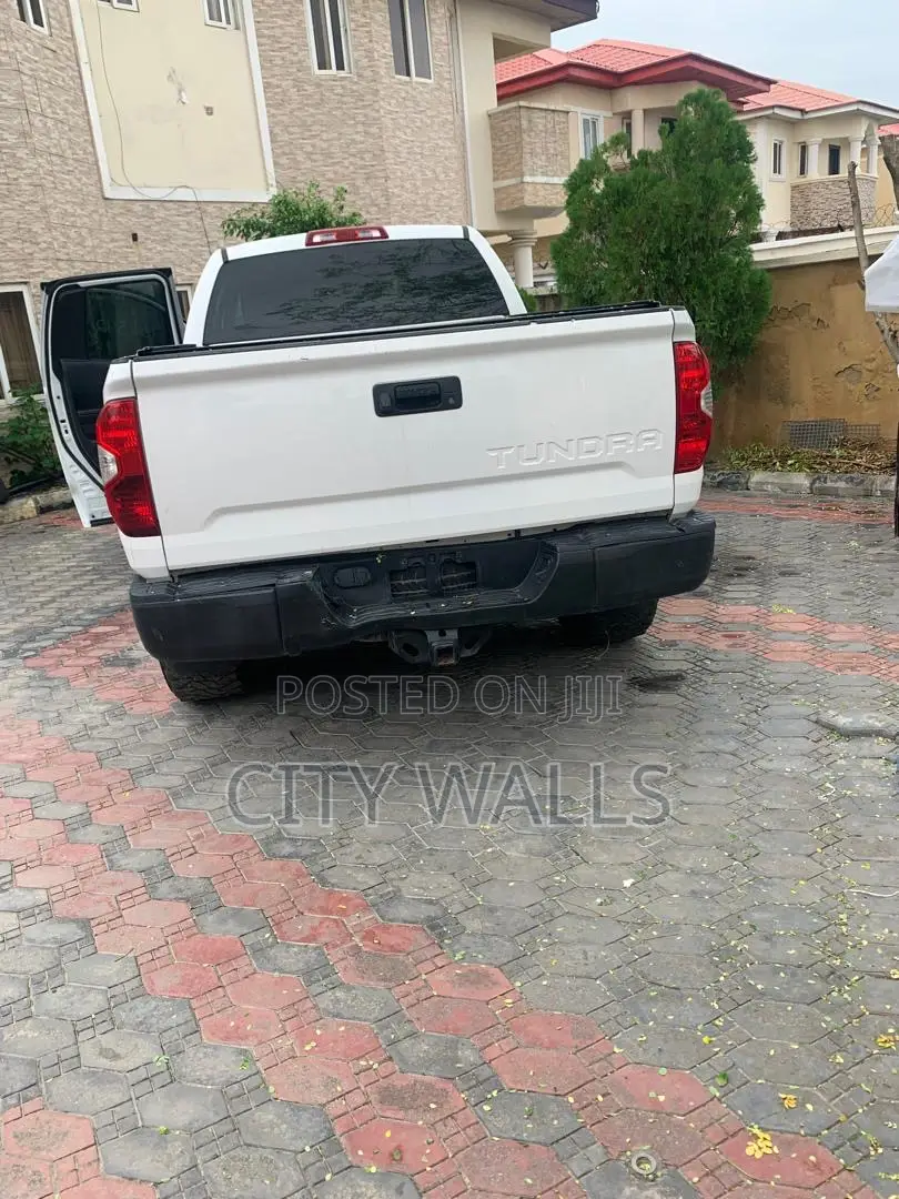 Toyota Tundra 2018 White
