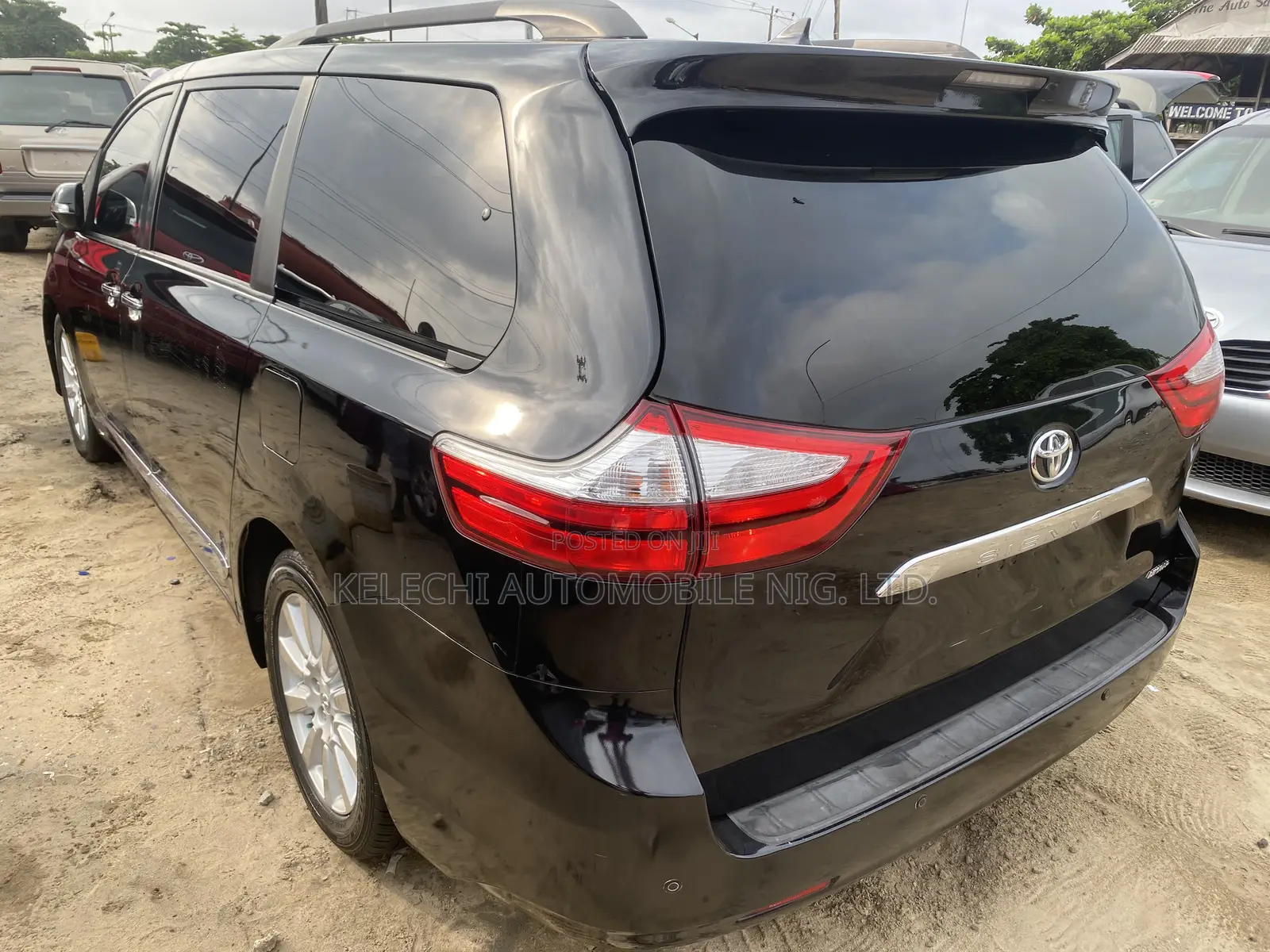 Toyota Sienna XLE Premium 8 Passenger (3.5L 6cyl 8A) 2017 Black