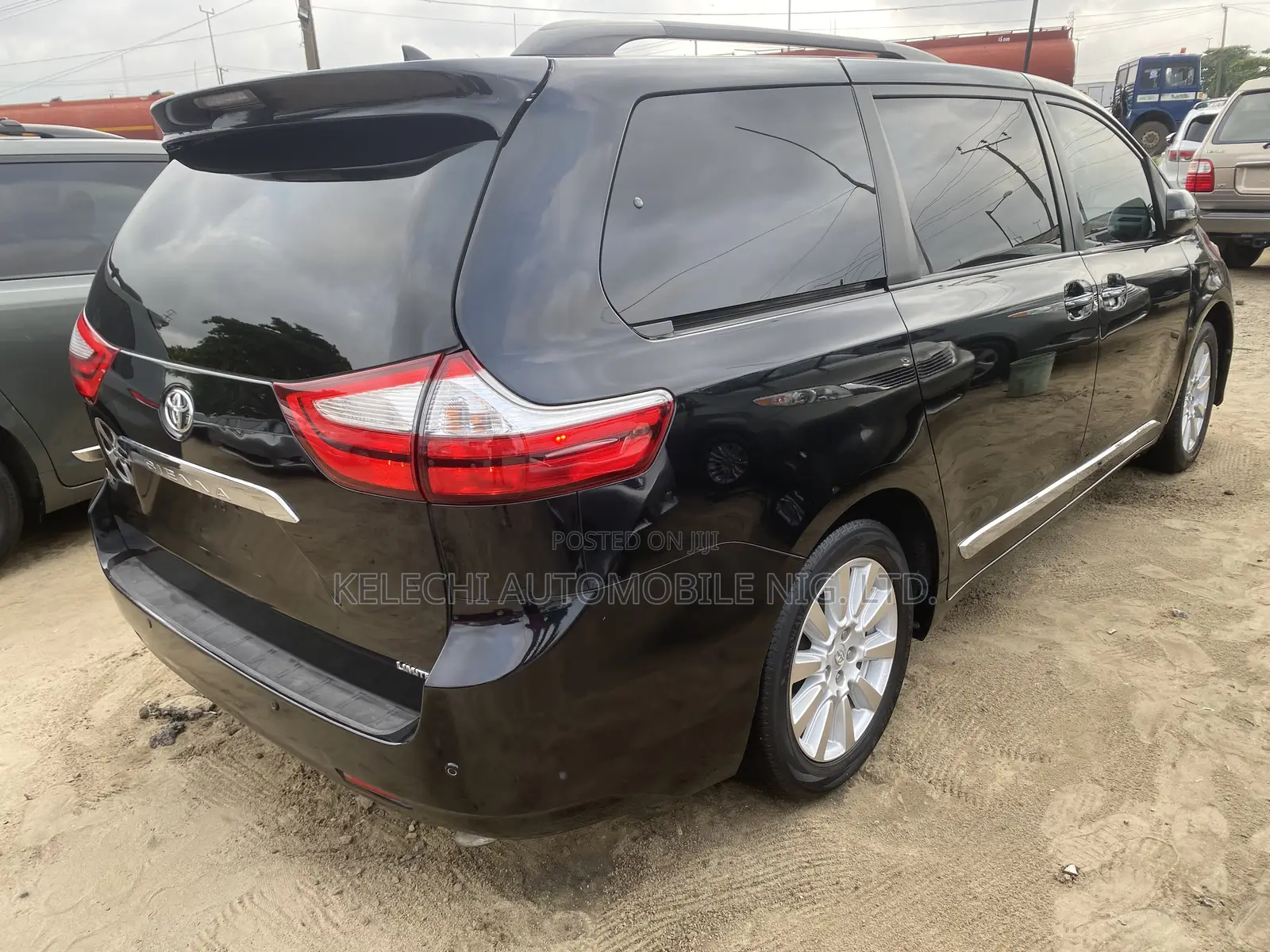 Toyota Sienna XLE Premium 8 Passenger (3.5L 6cyl 8A) 2017 Black