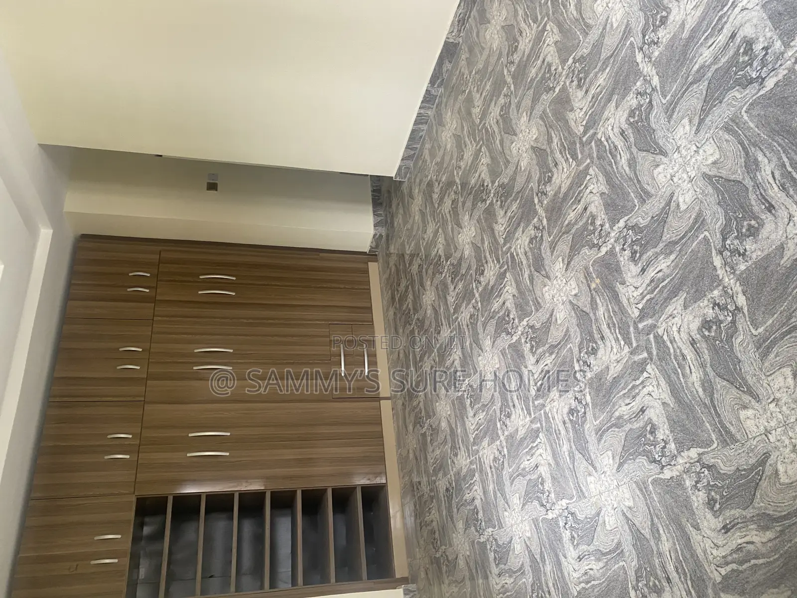 3bdrm Block of Flats in Jahi Gilmore for rent