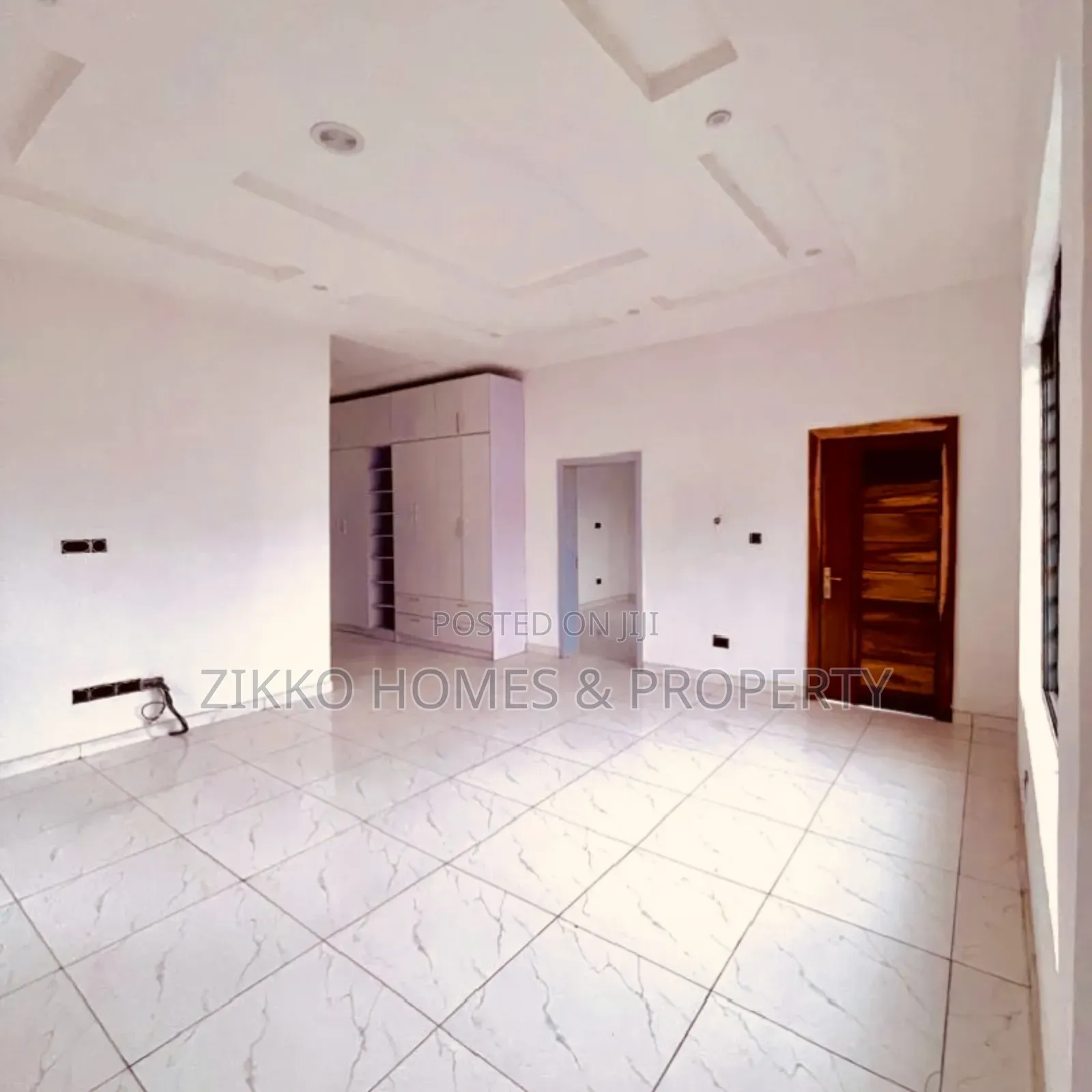 4bdrm Duplex in Ikota for sale