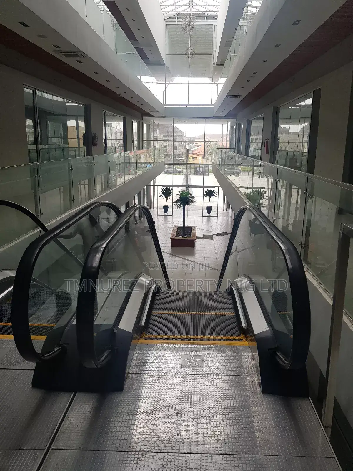 Showrooms, Office Space for Rent