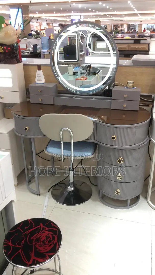 Dressing Mirror With Stools
