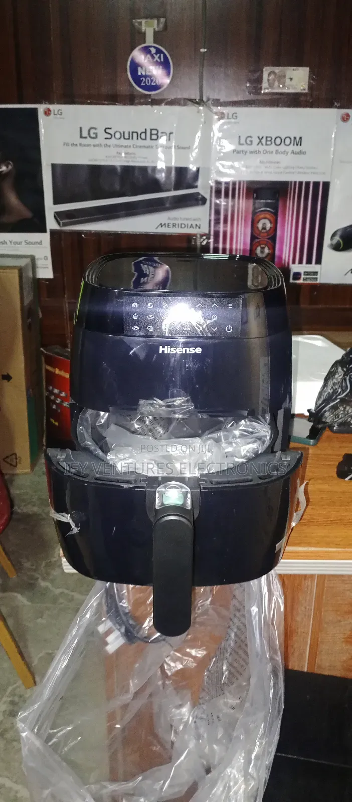 5 Litres Hisense Air Fryer That Roast, Grill, Fry and Bake.