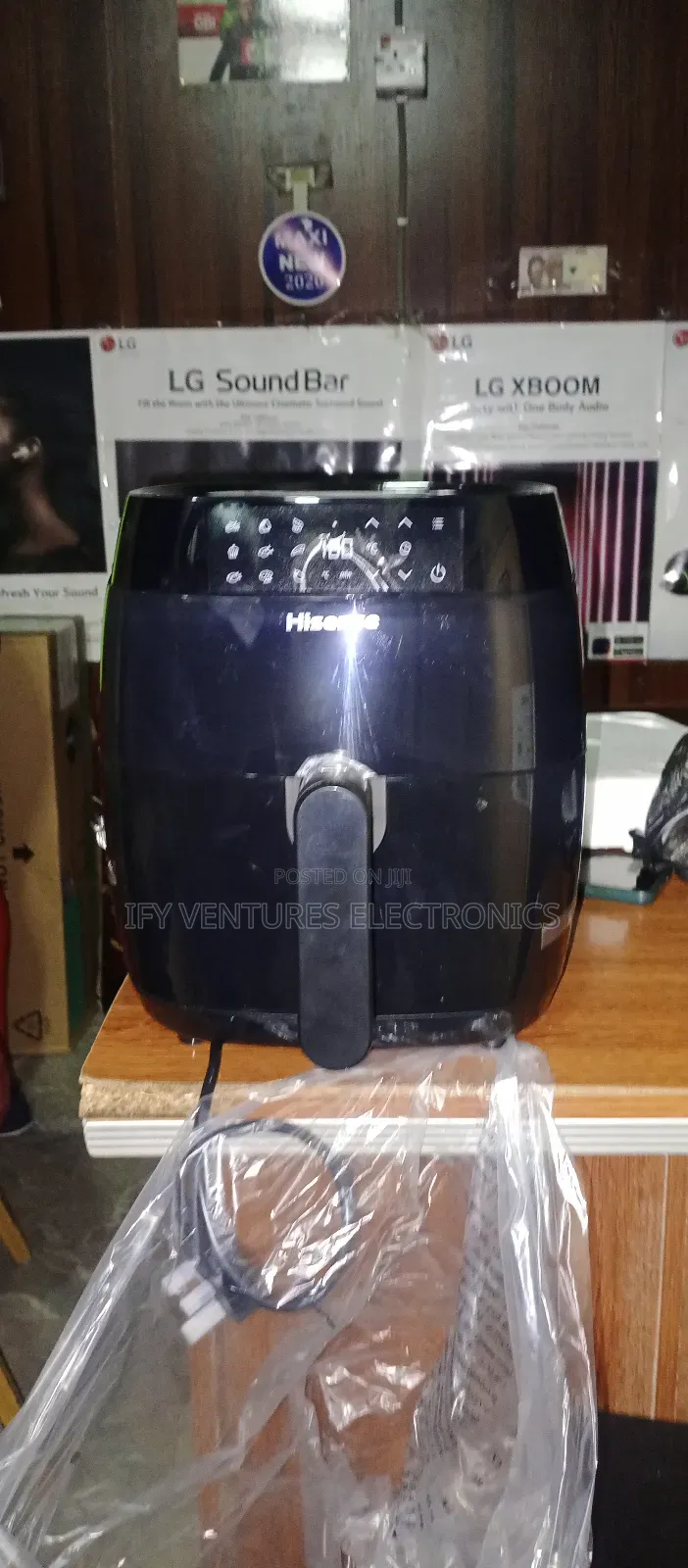 5 Litres Hisense Air Fryer That Roast, Grill, Fry and Bake.