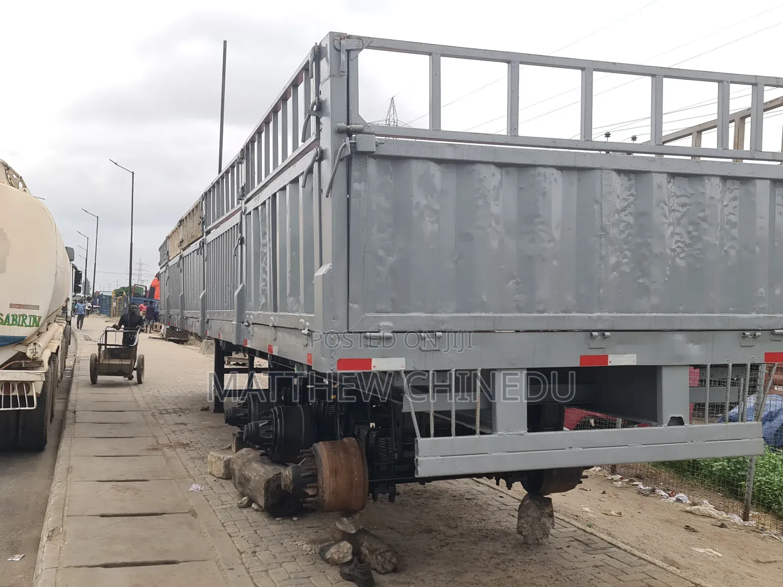 Clean 40 Feet Trailer Bucket Available for Sale