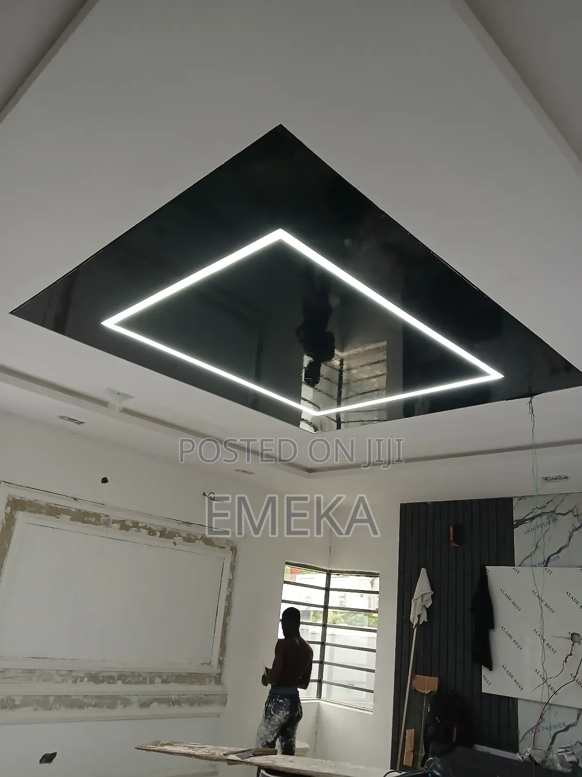 Glossy Black With Profile Light
