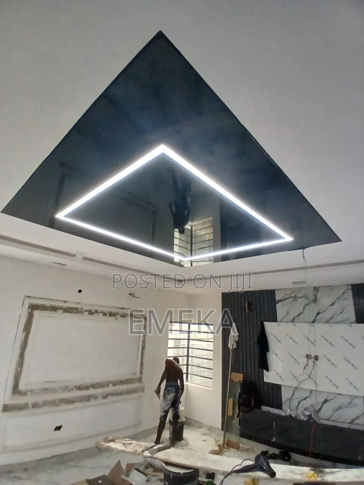 Glossy Black With Profile Light