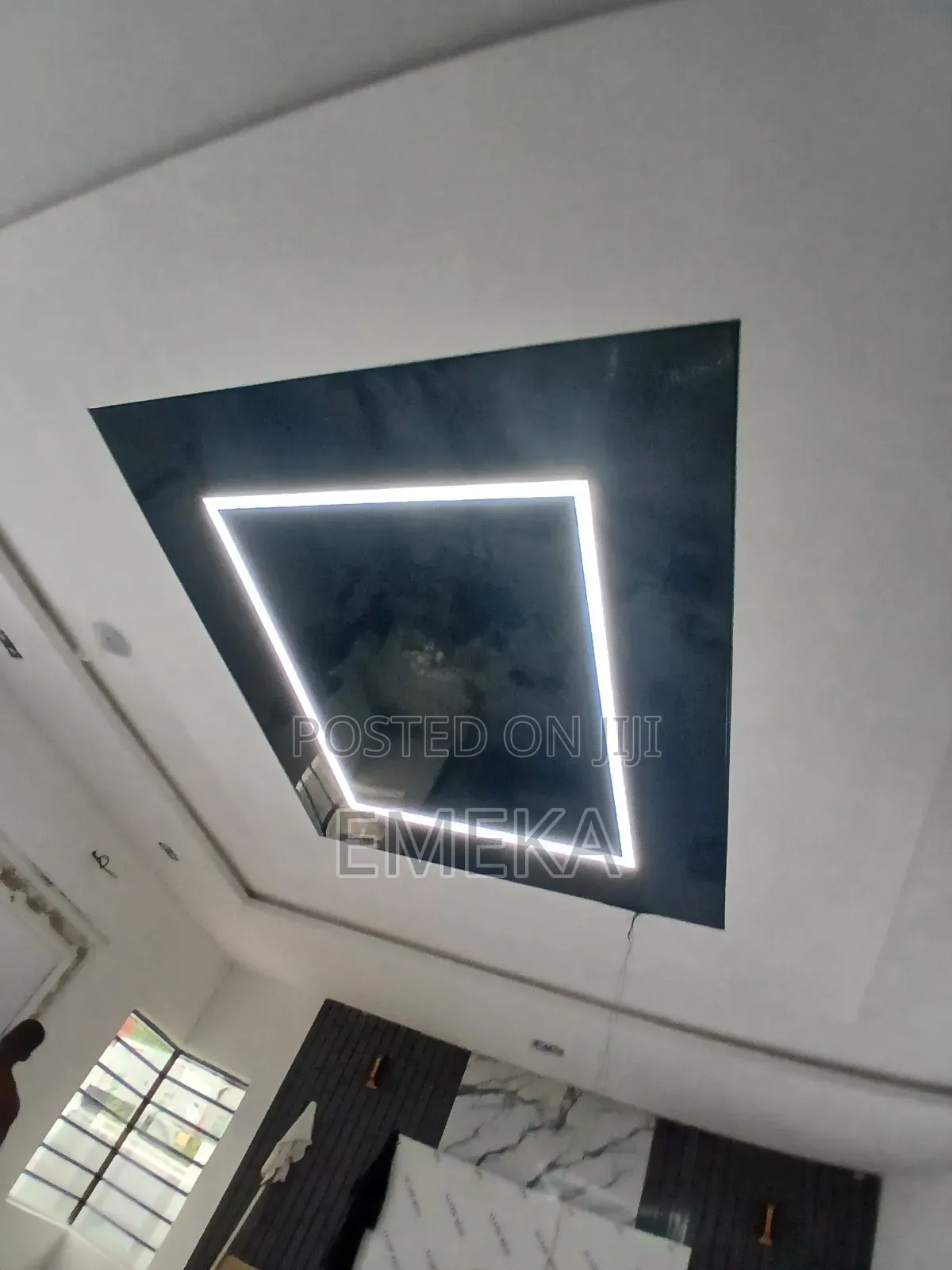 Glossy Black With Profile Light
