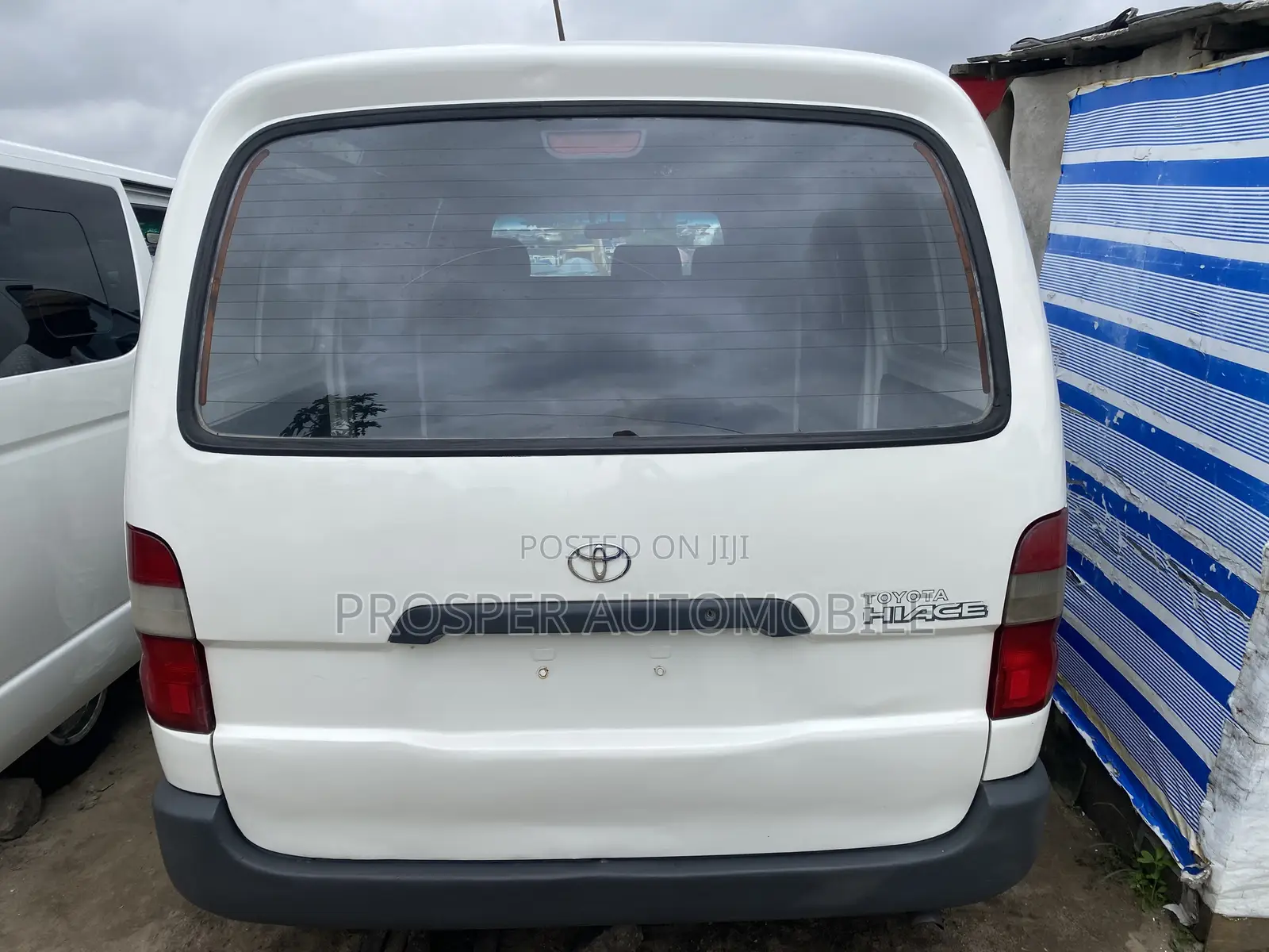 Toyota HiAce 2005 White