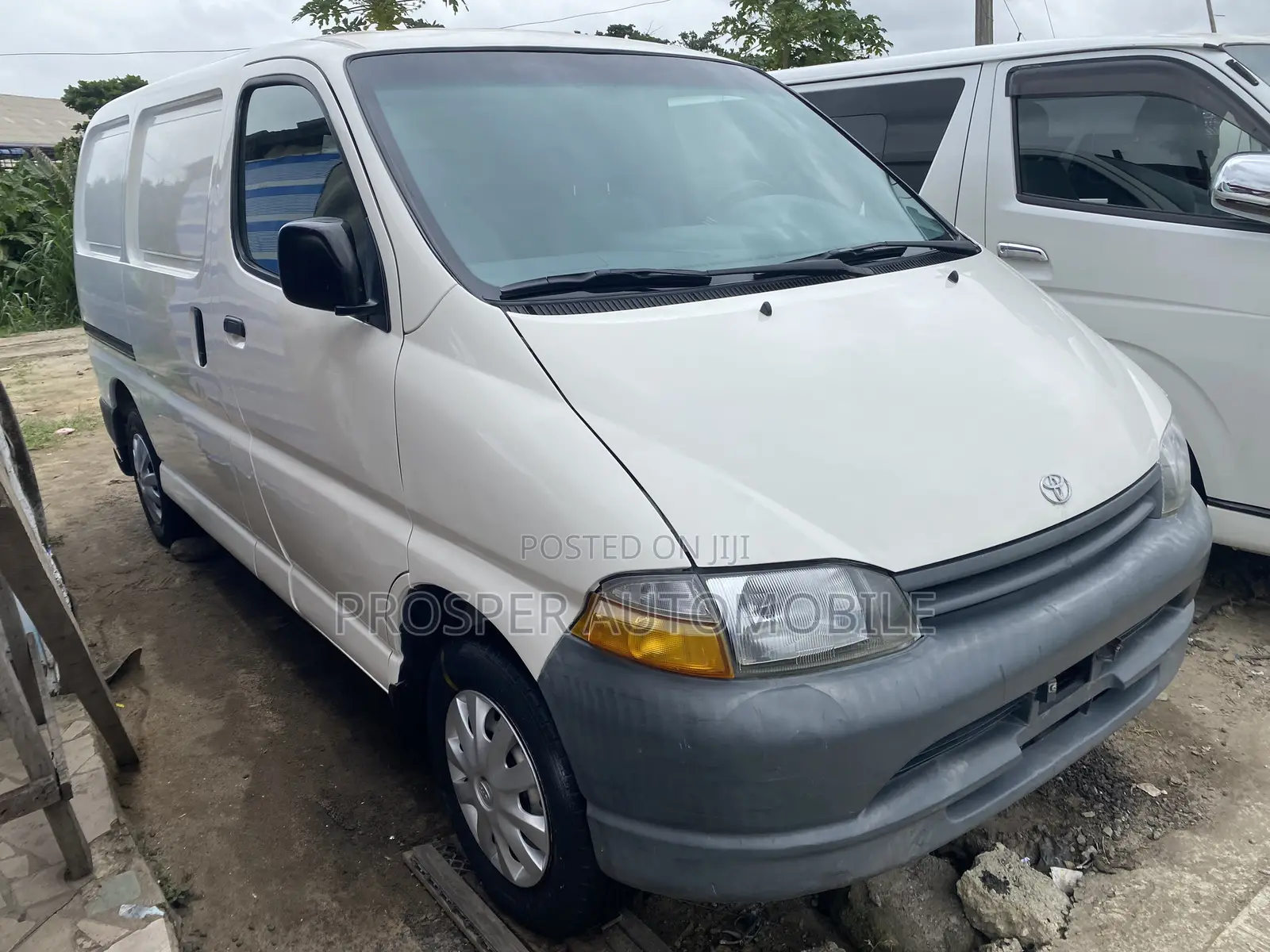 Toyota HiAce 2005 White