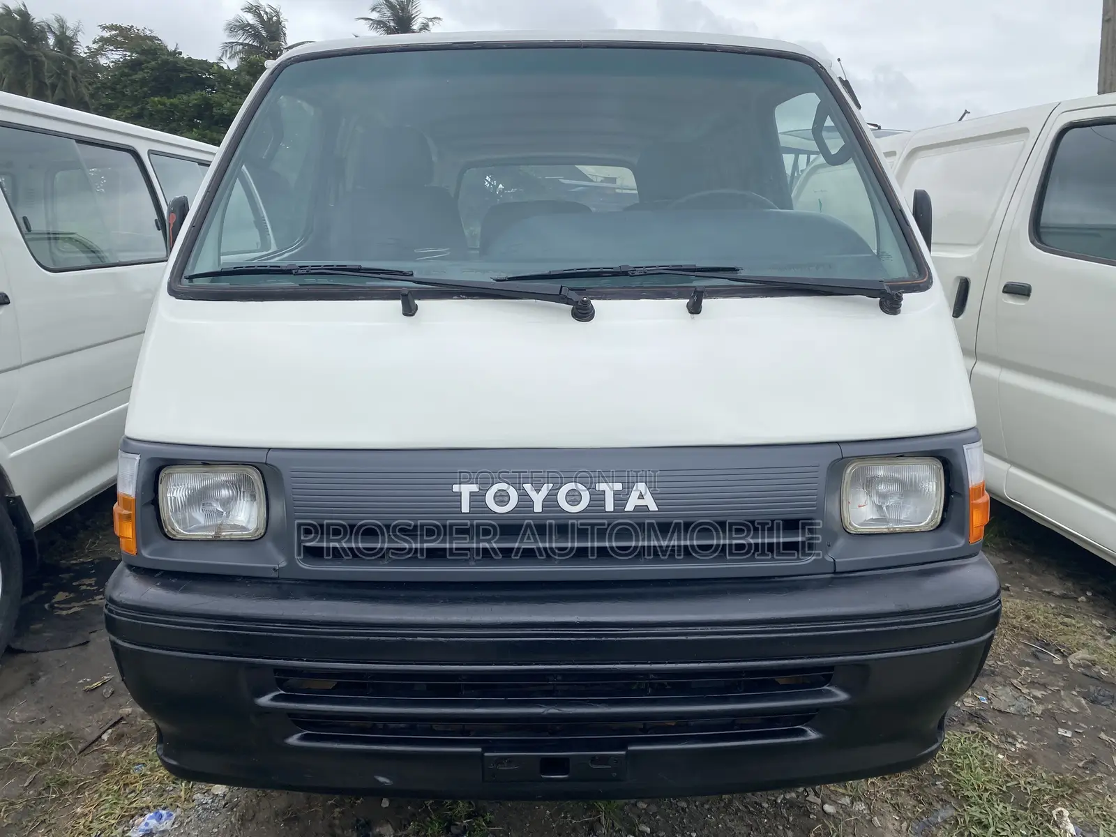 Toyota HiAce 1999 White