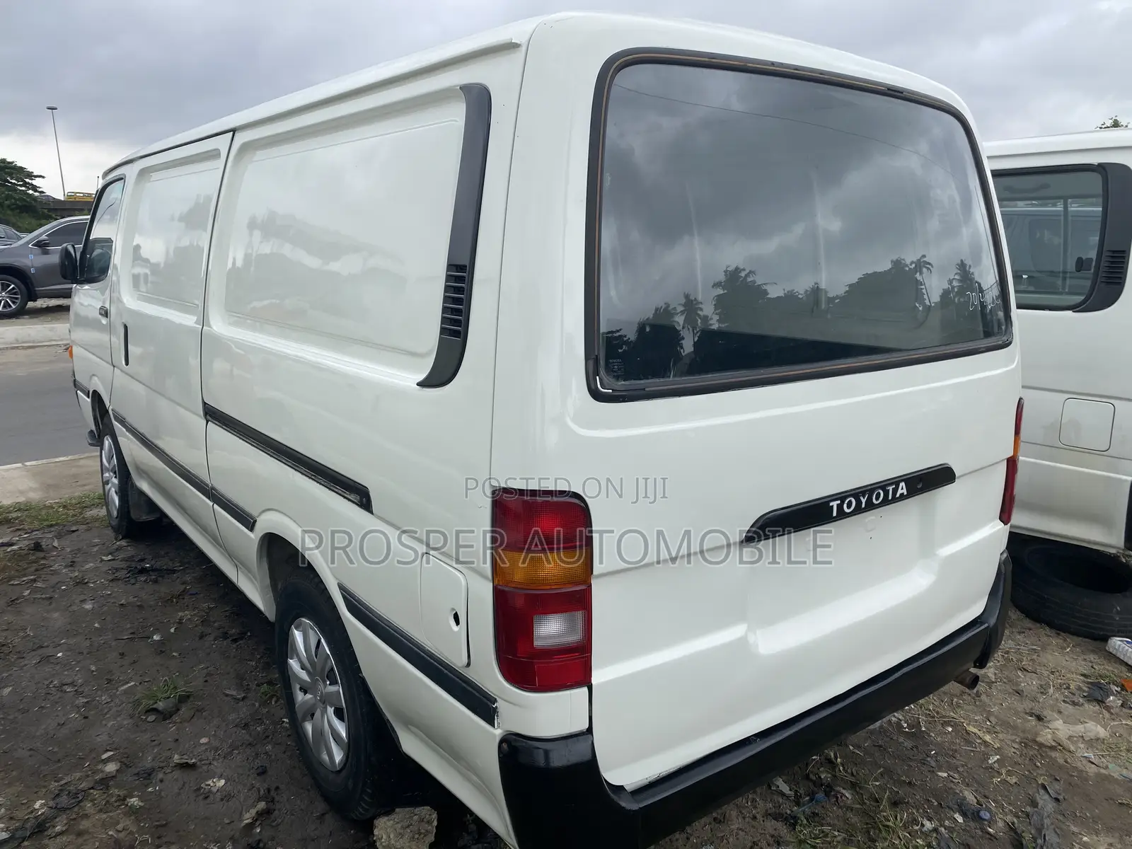 Toyota HiAce 1999 White