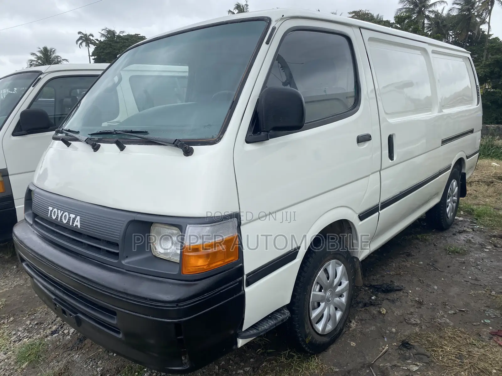 Toyota HiAce 1999 White
