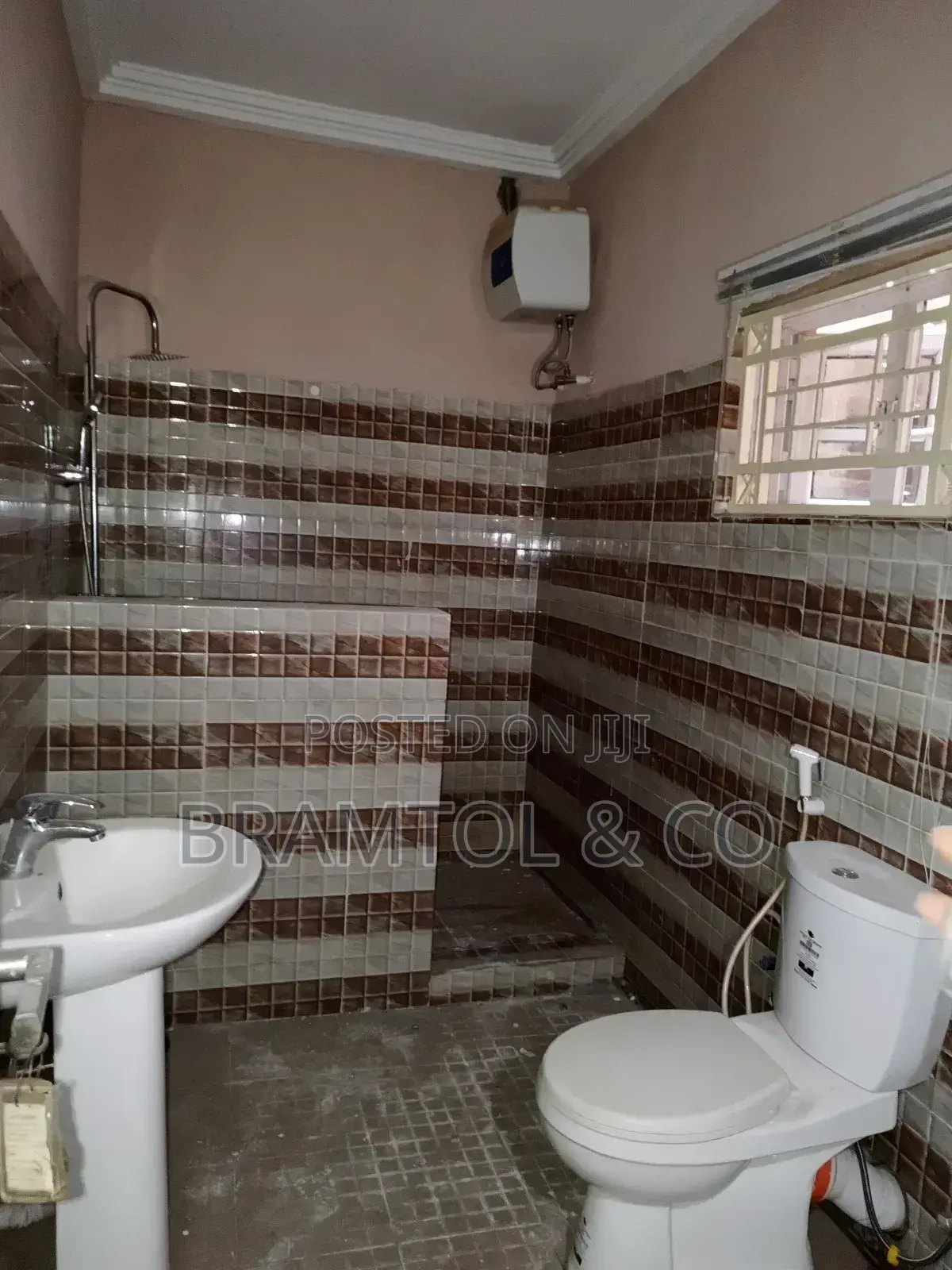 4bdrm Townhouse / Terrace in Durumi for rent