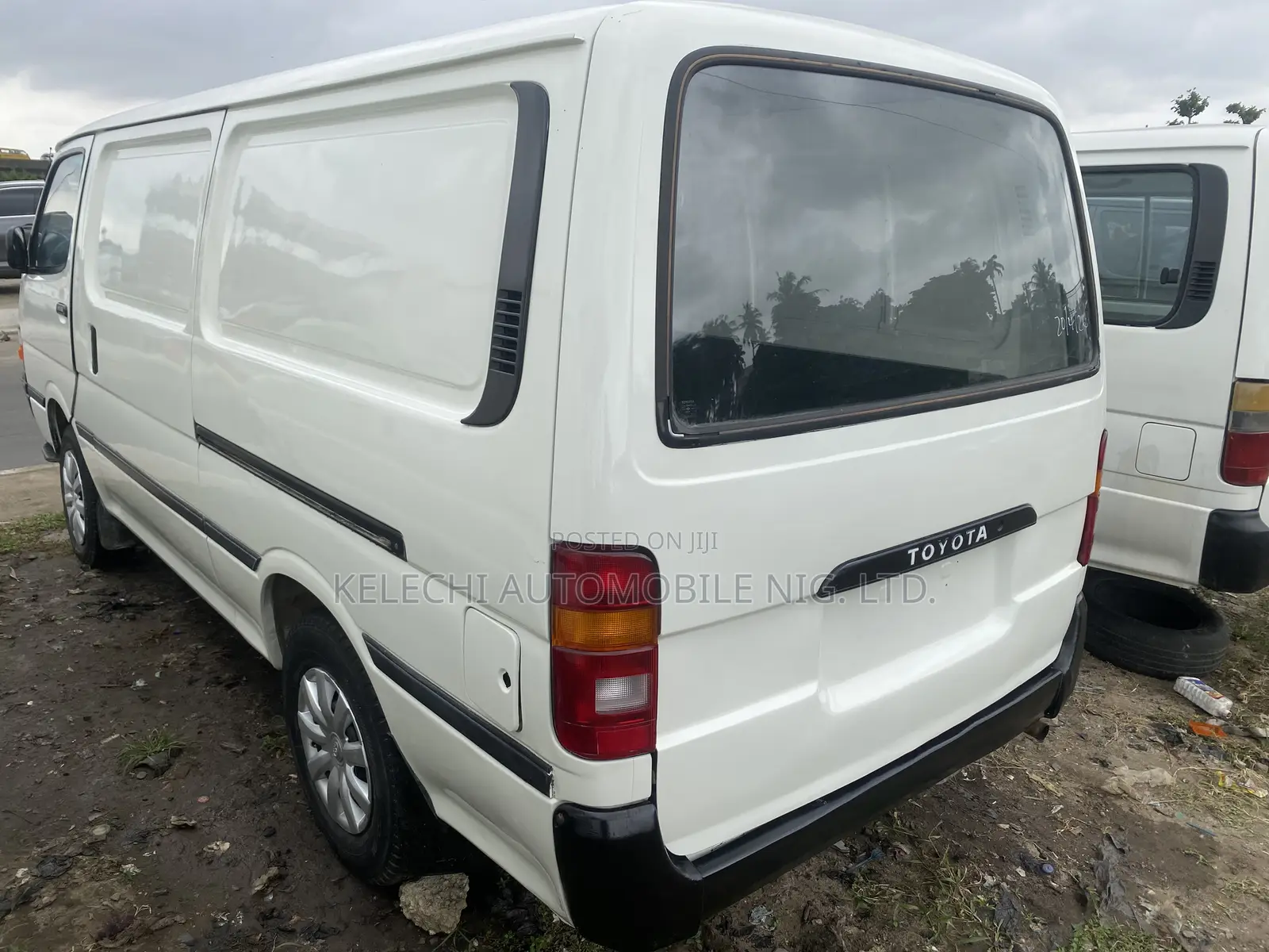 Toyota Grand HiAce 2000 White