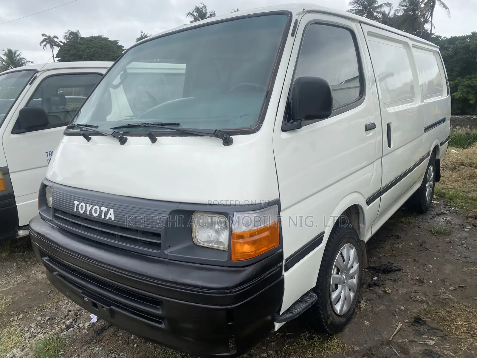 Toyota Grand HiAce 2000 White