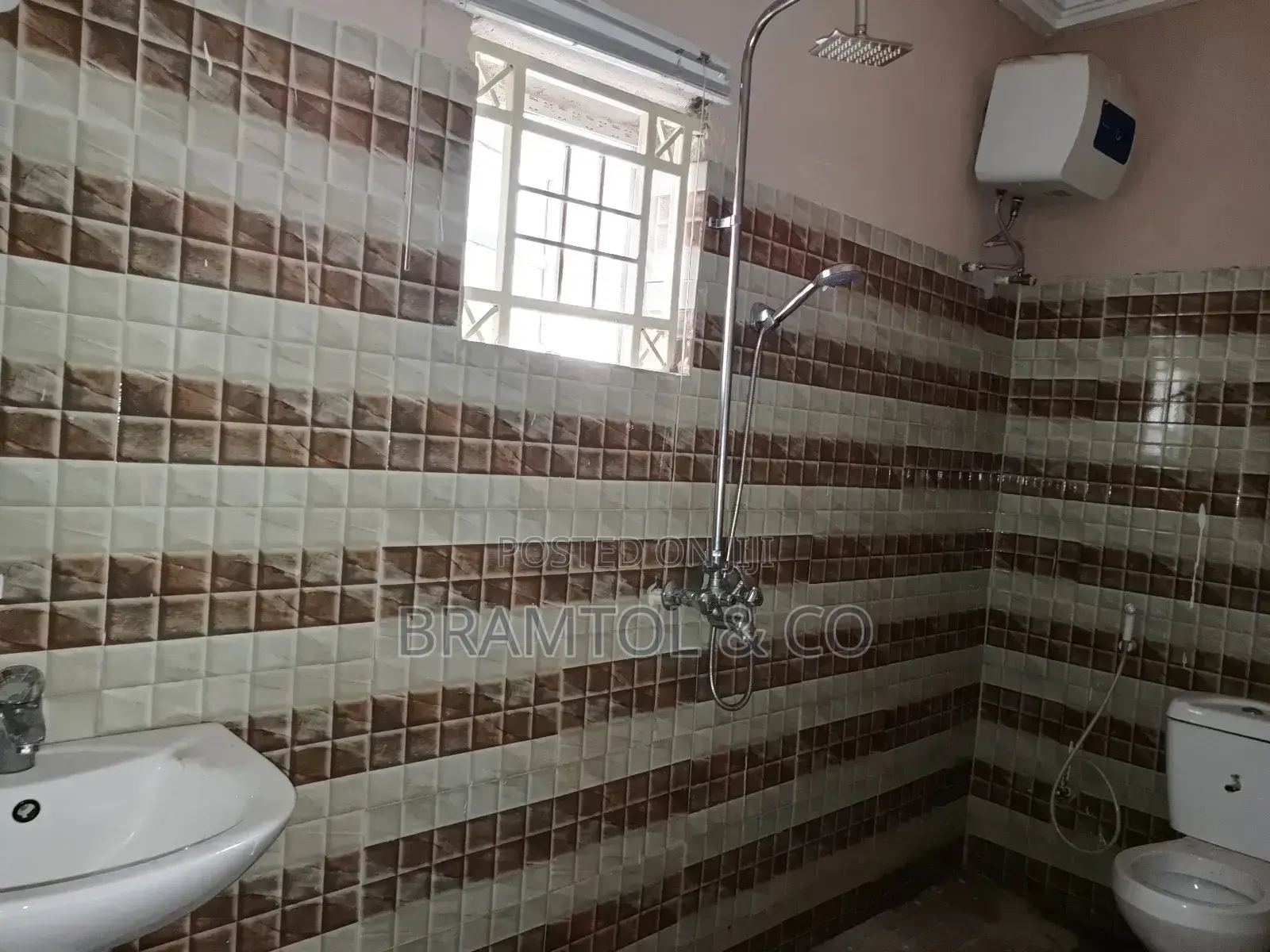 4bdrm Townhouse / Terrace in Durumi for rent