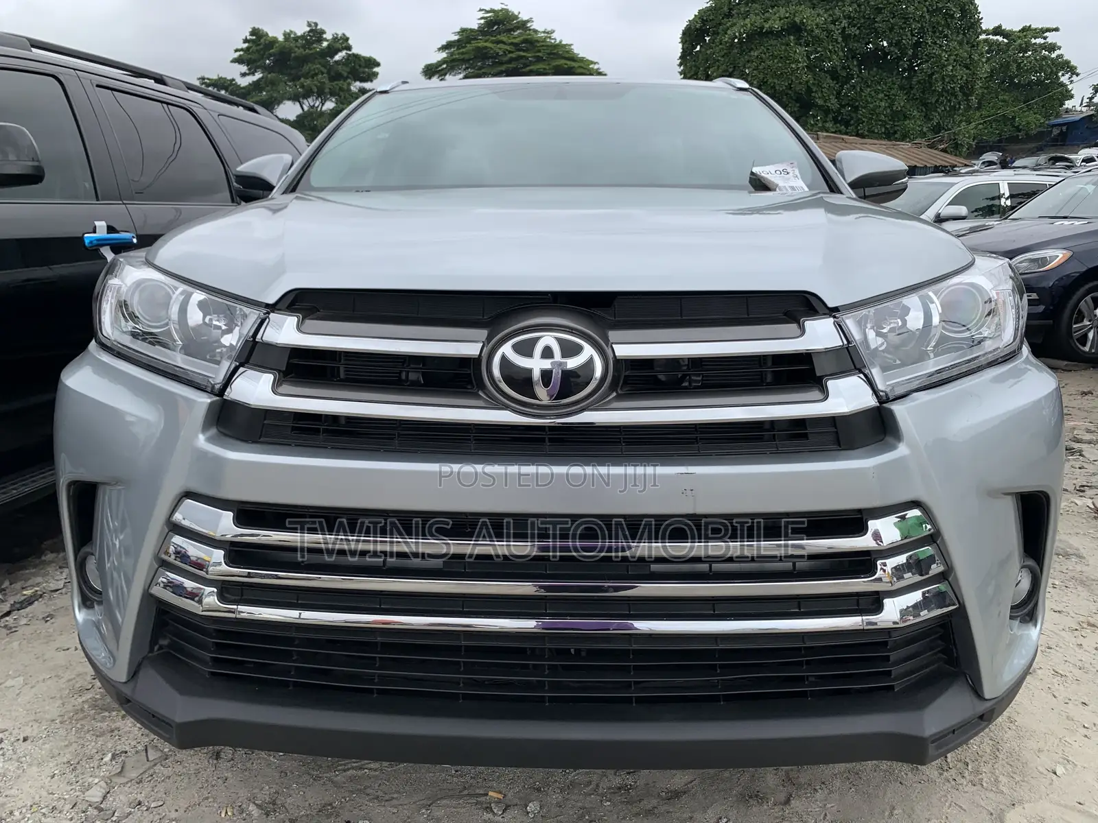 Toyota Highlander XLE 4x4 V6 (3.5L 6cyl 8A) 2018 Silver