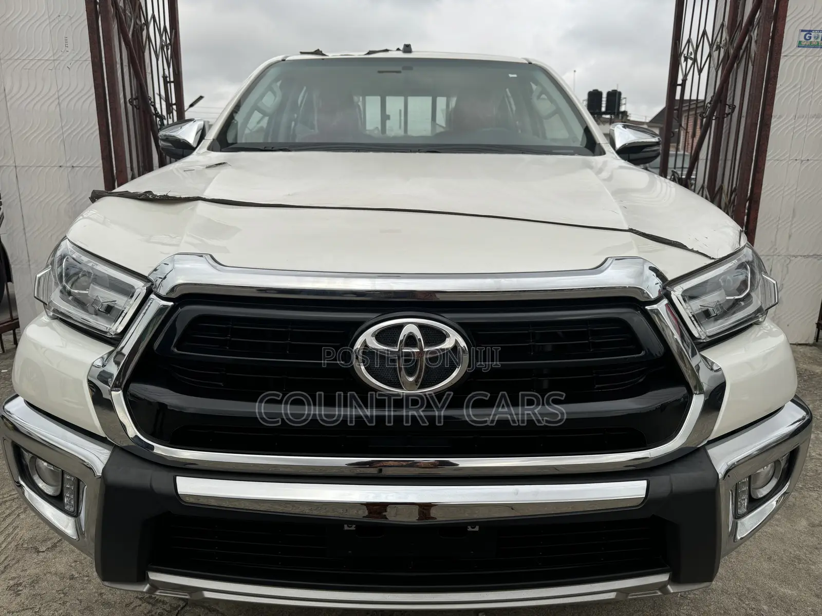 New Toyota Hilux 2022 White