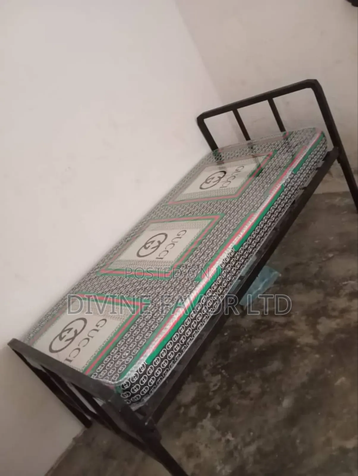 Single Metal Bed Frame for Living Room.6 by 3 Feet.